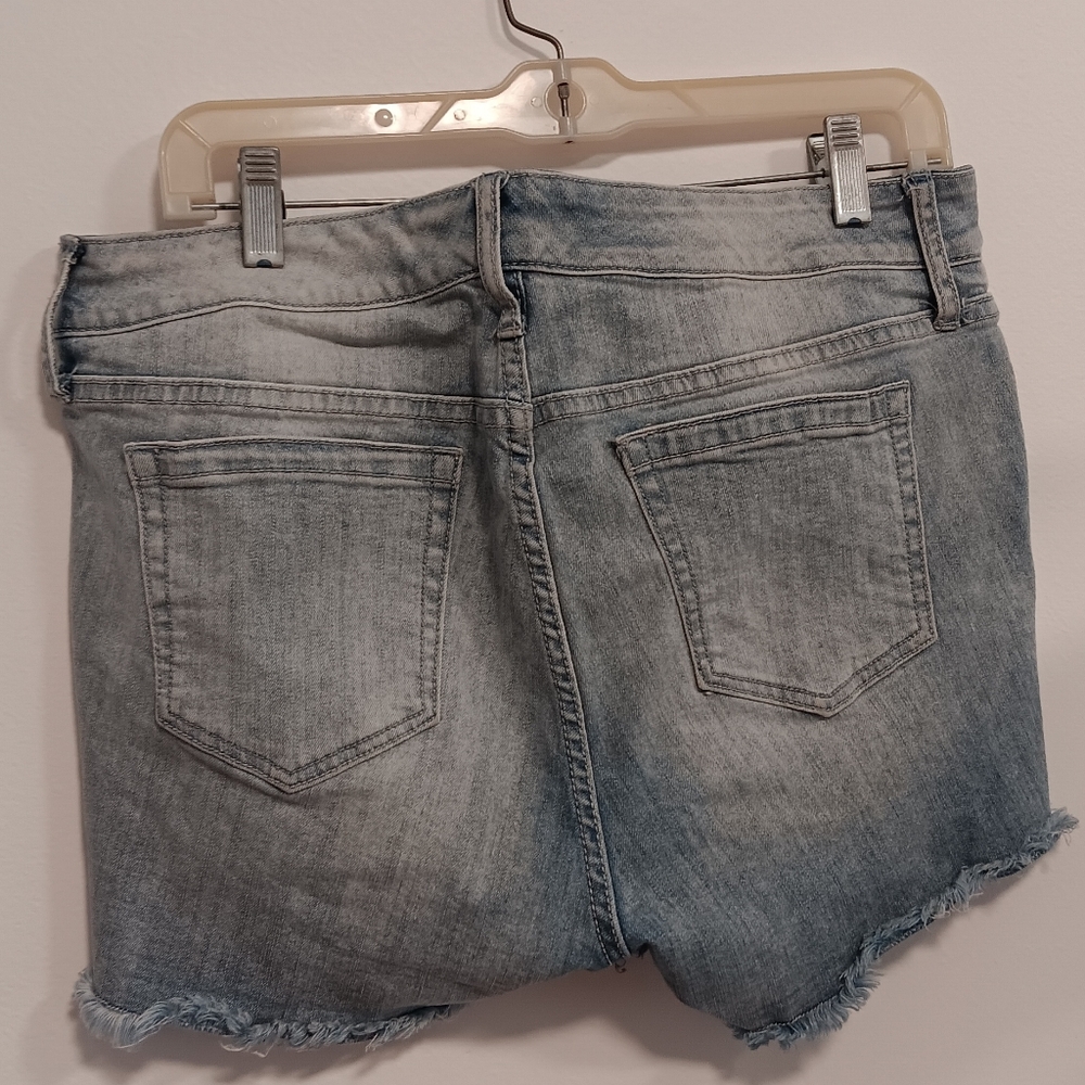 Torrid Distressed Denim Light Wash Shorts - Picture 3 of 4